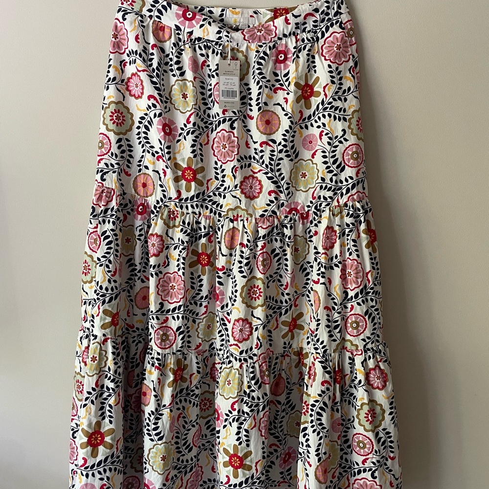 Boden white floral maxi skirt! New with tags. Size 12R.